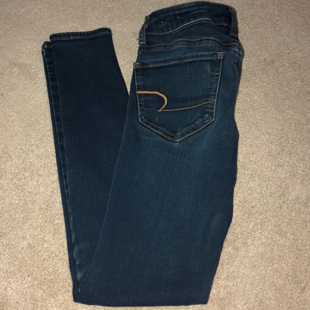 Women’s American Eagle jeans.